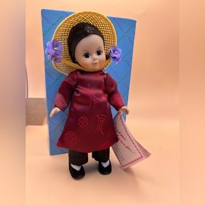 2401-MTT MADAME ALEXANDER VIETNAM MINIATURE SHOWCASE 8" DOLL 1990 #505